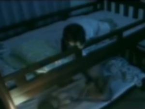 【性の目覚め】ウソ？！二段ベッドの下でお姉ちゃんがセックスしてる……