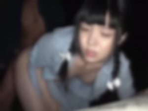 夜の公園で拉致られたパイパンロリが中出しレ●プ被害！