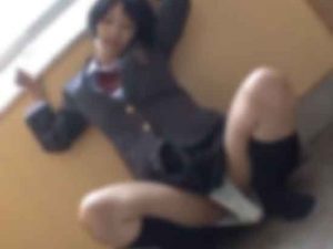 ドMな制服JKが学校の階段に拘束されて固定バイブで腰くねしながら連続イキ！！